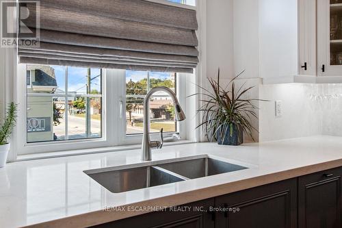 139 Wilson Street, Oakville, ON - Indoor Photo Showing Kitchen With Double Sink