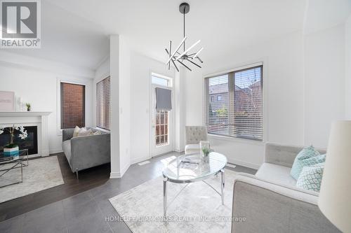 15 Turnhouse Crescent N, Markham, ON - Indoor Photo Showing Living Room