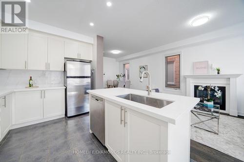 15 Turnhouse Crescent N, Markham, ON - Indoor Photo Showing Kitchen