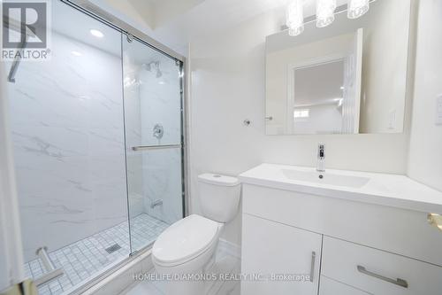 15 Turnhouse Crescent N, Markham, ON - Indoor Photo Showing Bathroom