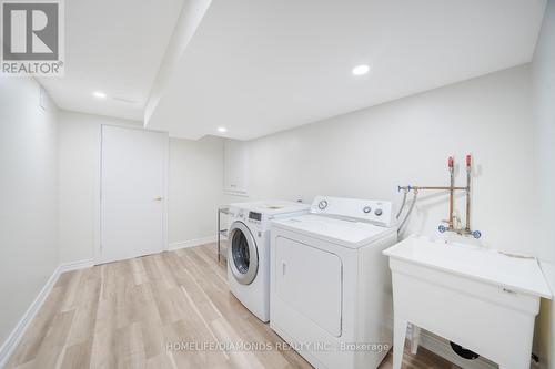 15 Turnhouse Crescent N, Markham, ON - Indoor Photo Showing Laundry Room