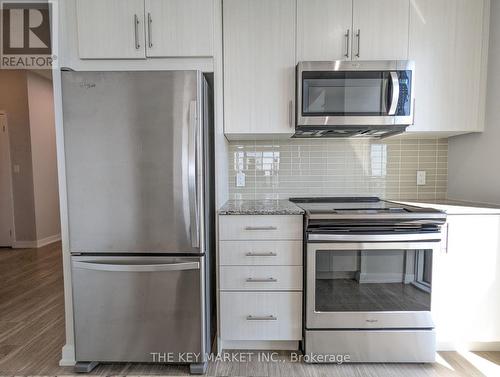 1809 - 4085 Parkside Village Drive, Mississauga (Creditview), ON - Indoor Photo Showing Kitchen With Stainless Steel Kitchen With Upgraded Kitchen