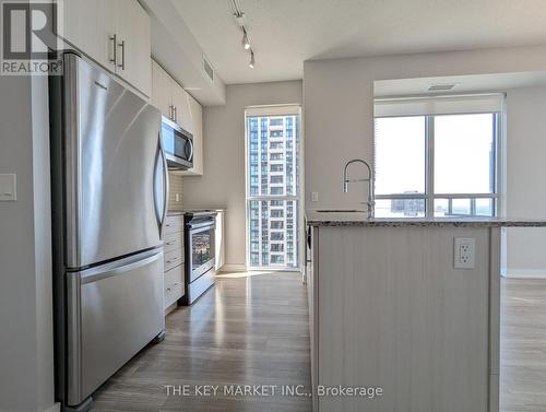 1809 - 4085 Parkside Village Drive, Mississauga (Creditview), ON - Indoor Photo Showing Kitchen With Stainless Steel Kitchen