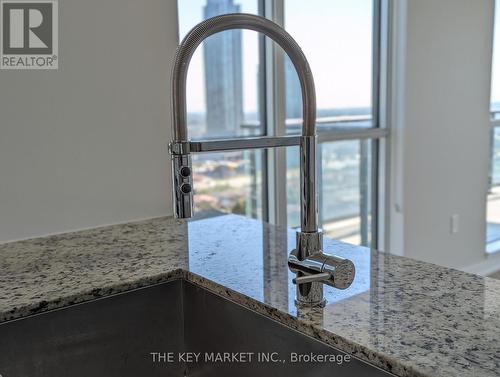 1809 - 4085 Parkside Village Drive, Mississauga (Creditview), ON - Indoor Photo Showing Kitchen