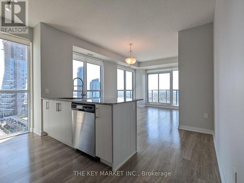 1809 - 4085 Parkside Village Drive, Mississauga (Creditview), ON - Indoor Photo Showing Kitchen