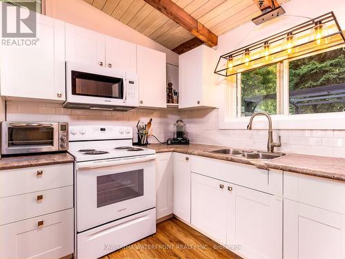 8 Daisy Trail, Kawartha Lakes, ON - Indoor Photo Showing Kitchen With Double Sink