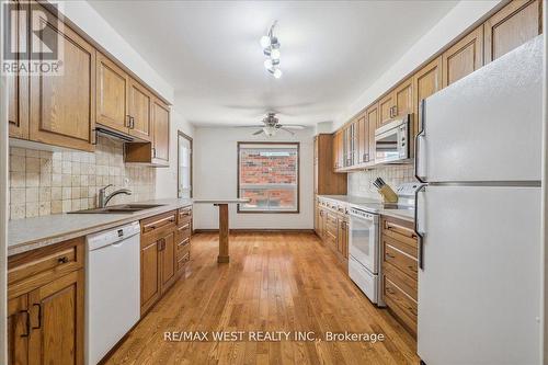 40 Barley Mill Crescent, Clarington, ON - Indoor Photo Showing Kitchen With Double Sink