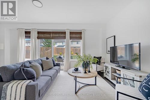 177 Fall Fair Way, Hamilton, ON - Indoor Photo Showing Living Room