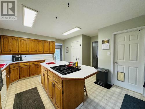 1620 168 Mile Road, Williams Lake, BC - Indoor Photo Showing Kitchen With Double Sink