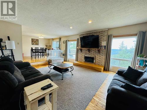 1620 168 Mile Road, Williams Lake, BC - Indoor Photo Showing Living Room With Fireplace