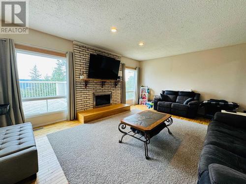 1620 168 Mile Road, Williams Lake, BC - Indoor Photo Showing Living Room With Fireplace