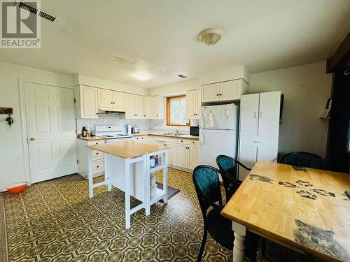 1620 168 Mile Road, Williams Lake, BC - Indoor Photo Showing Kitchen