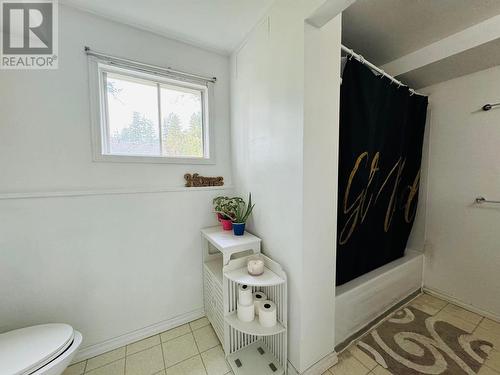 1620 168 Mile Road, Williams Lake, BC - Indoor Photo Showing Bathroom