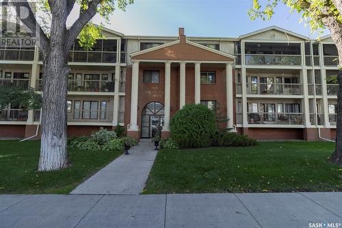 304 525 5Th Avenue N, Saskatoon, SK - Outdoor With Balcony With Facade