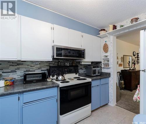 304 525 5Th Avenue N, Saskatoon, SK - Indoor Photo Showing Kitchen