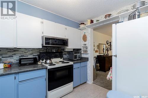 304 525 5Th Avenue N, Saskatoon, SK - Indoor Photo Showing Kitchen