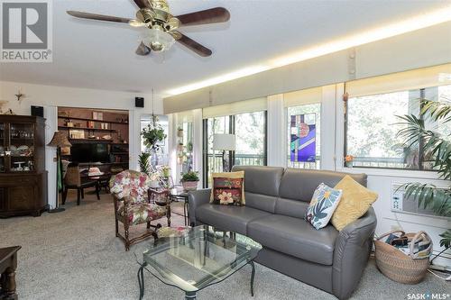 304 525 5Th Avenue N, Saskatoon, SK - Indoor Photo Showing Living Room