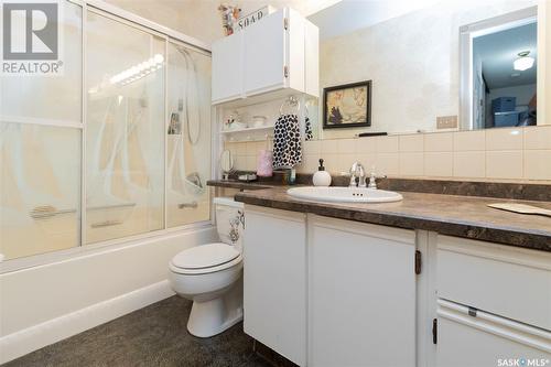 304 525 5Th Avenue N, Saskatoon, SK - Indoor Photo Showing Bathroom