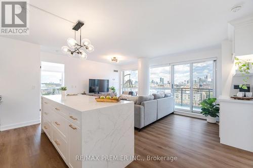 1606 - 80 Western Battery Road, Toronto (Niagara), ON - Indoor Photo Showing Living Room