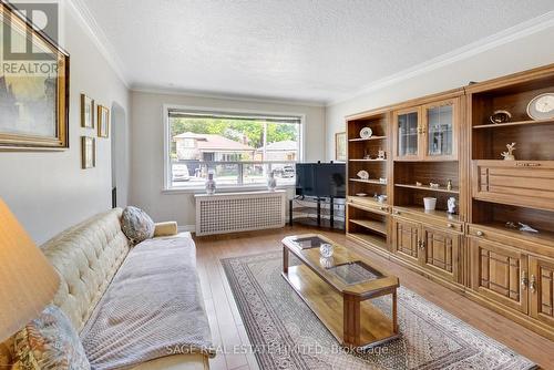 17 Elmont Drive, Toronto, ON - Indoor Photo Showing Living Room