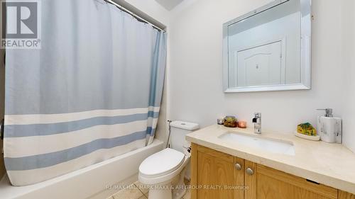 290 Marble Place, Newmarket, ON - Indoor Photo Showing Bathroom