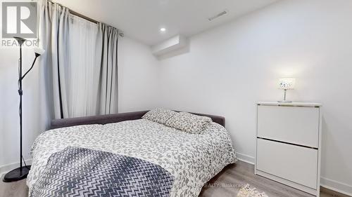 290 Marble Place, Newmarket, ON - Indoor Photo Showing Bedroom