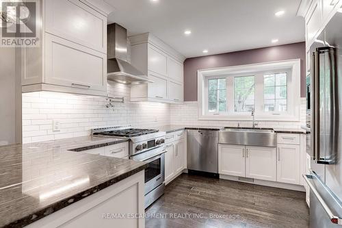 608 Lorne Street, Burlington, ON - Indoor Photo Showing Kitchen With Upgraded Kitchen