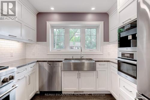 608 Lorne Street, Burlington, ON - Indoor Photo Showing Kitchen With Upgraded Kitchen