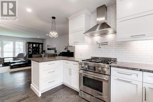 608 Lorne Street, Burlington, ON - Indoor Photo Showing Kitchen With Upgraded Kitchen