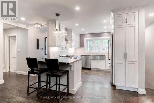 608 Lorne Street, Burlington, ON - Indoor Photo Showing Kitchen With Upgraded Kitchen