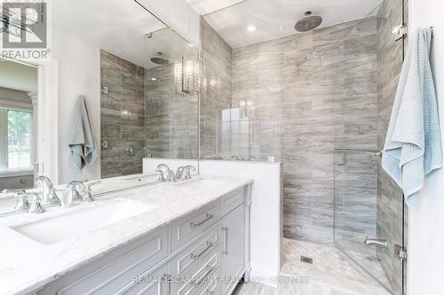 608 Lorne Street, Burlington, ON - Indoor Photo Showing Bathroom