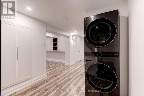 608 Lorne Street, Burlington, ON - Indoor Photo Showing Laundry Room