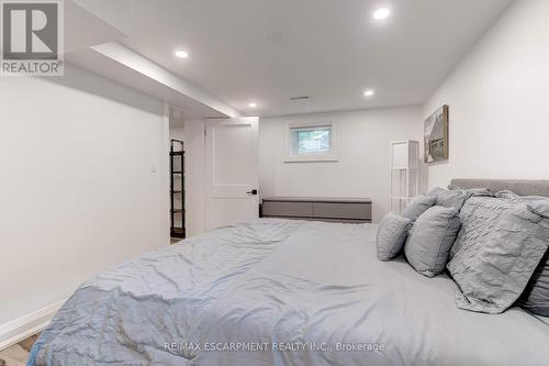 608 Lorne Street, Burlington, ON - Indoor Photo Showing Bedroom