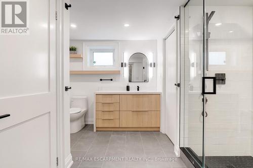 608 Lorne Street, Burlington, ON - Indoor Photo Showing Bathroom