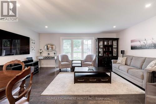 608 Lorne Street, Burlington, ON - Indoor Photo Showing Living Room