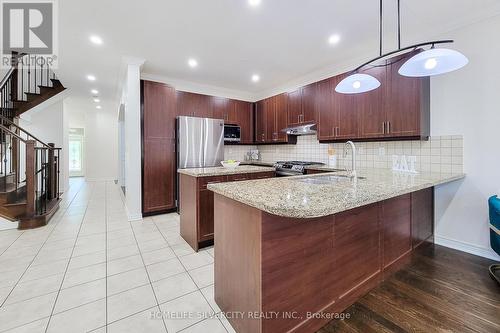 2336 Wuthering Heights Way, Oakville, ON - Indoor Photo Showing Kitchen With Upgraded Kitchen