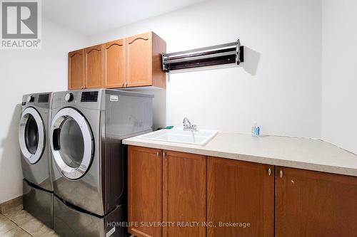 2336 Wuthering Heights Way, Oakville, ON - Indoor Photo Showing Laundry Room