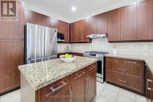 2336 Wuthering Heights Way, Oakville, ON - Indoor Photo Showing Kitchen