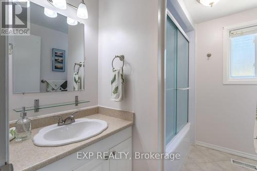 5 - 1460 Garth Street, Hamilton, ON - Indoor Photo Showing Bathroom