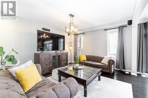 8788 Dogwood Crescent, Niagara Falls, ON - Indoor Photo Showing Living Room