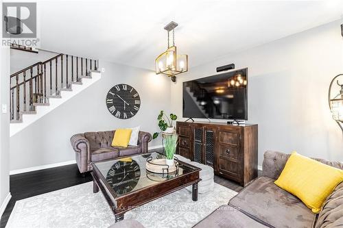 8788 Dogwood Crescent, Niagara Falls, ON - Indoor Photo Showing Living Room