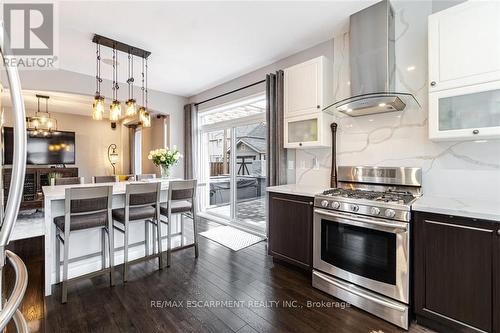 8788 Dogwood Crescent, Niagara Falls, ON - Indoor Photo Showing Kitchen With Upgraded Kitchen