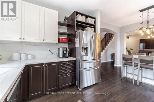 8788 Dogwood Crescent, Niagara Falls, ON - Indoor Photo Showing Kitchen