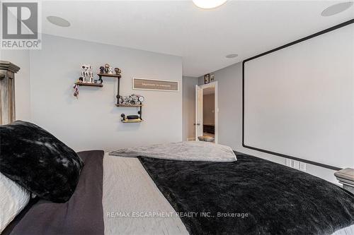 8788 Dogwood Crescent, Niagara Falls, ON - Indoor Photo Showing Bedroom