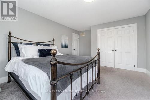 8788 Dogwood Crescent, Niagara Falls, ON - Indoor Photo Showing Bedroom