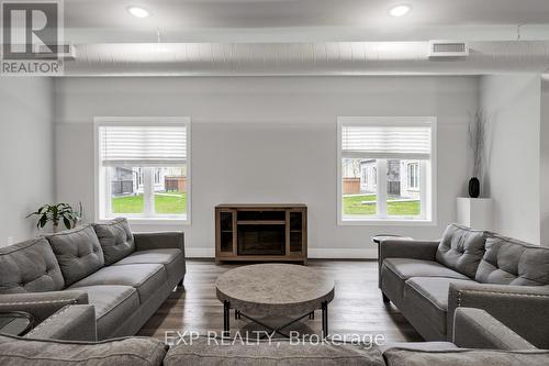 405 - 501 Frontenac Street, Kingston, ON - Indoor Photo Showing Living Room With Fireplace