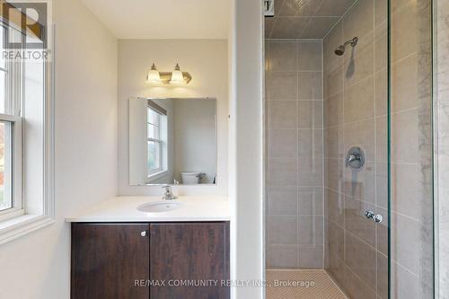 634 Grange Way, Peterborough, ON - Indoor Photo Showing Bathroom