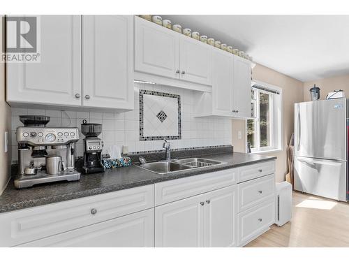 5227 Trepanier Bench Road, Peachland, BC - Indoor Photo Showing Kitchen With Double Sink