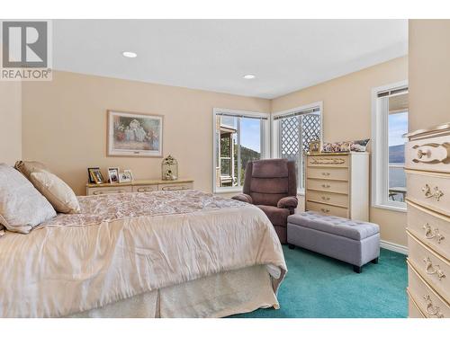 5227 Trepanier Bench Road, Peachland, BC - Indoor Photo Showing Bedroom