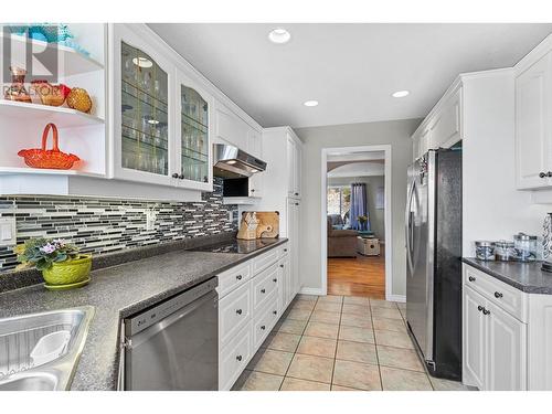 5227 Trepanier Bench Road, Peachland, BC - Indoor Photo Showing Kitchen With Upgraded Kitchen